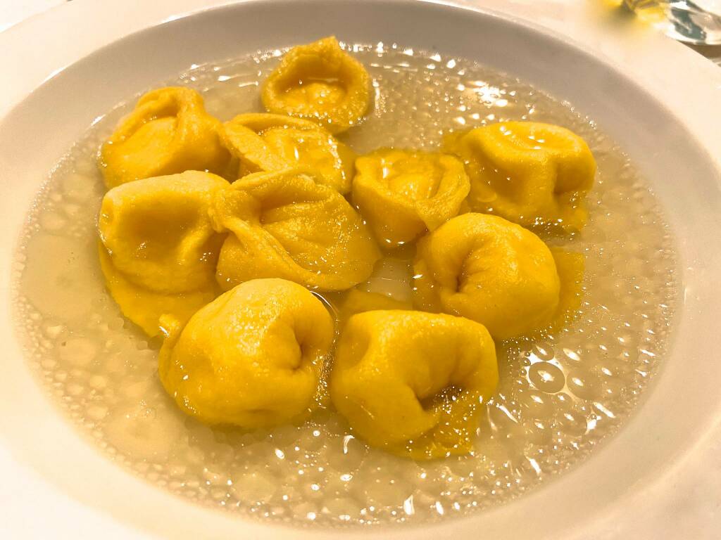 Cappelletti in brodo