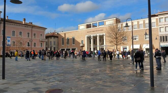 Manifestazione in piazza a Ravenna "No alla Dad" 14 marzo