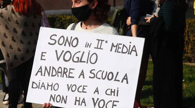 protesta scuola piazza kennedy non dad 