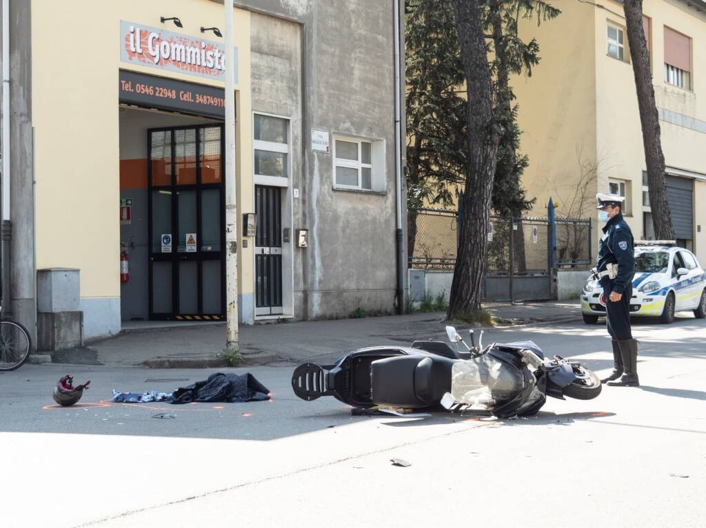 Scontro tra un’auto e una moto a Faenza: grave centauro 51enne