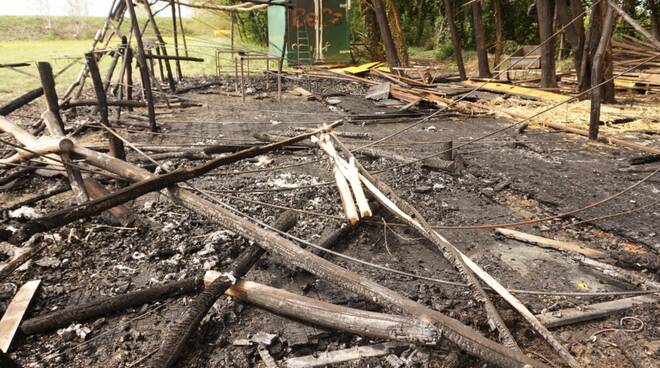 bar delle acacie arena balle di paglia cotignola distrutto incendio