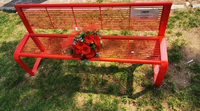 Una scuola del Veneto realizza una panchina rossa dedicata a Ilenia Fabbri