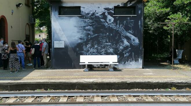 Inaugurato alla stazione di Classe il murale per ricordare le vittime della strage del 2 agosto