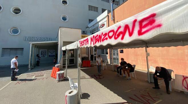 scritte no vax cmp ravenna 