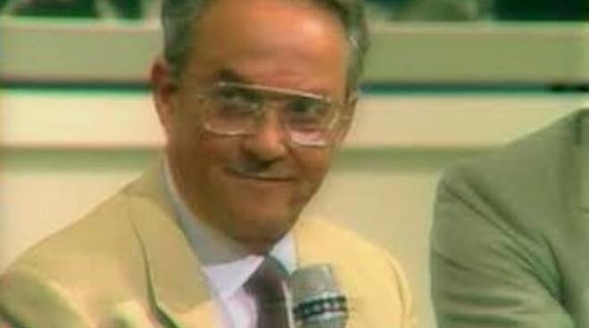 Edmondo Fabbri col microfono nel 1985