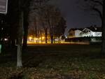 Parco di via Nievo senza illuminazione preda di vandali e malintenzionati