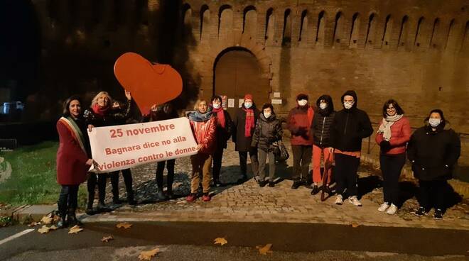 tanti alla camminata in rosso della Bassa Romagna