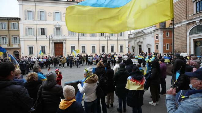 ucraini in piazza del popolo contro l'invasione russa