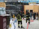 incendio in Via Trieste a Ravenna. Fiamme in un cantiere edile