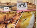"La diamo calda": fa discutere il cartello per vendere focacce in Piazza del Popolo a Ravenna