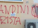 Atto vandalico alla Cgil di Cesenatico: sede imbrattata con scritte fasciste
