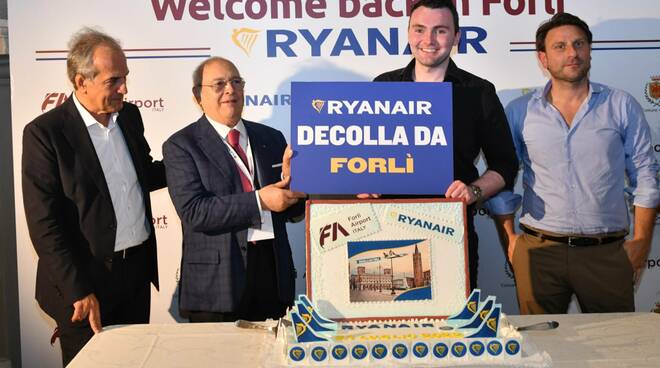 Ryanair decolla dall’aeroporto di Forlì: 2 nuove rotte per l'estate 2022 con 16 voli settimanali