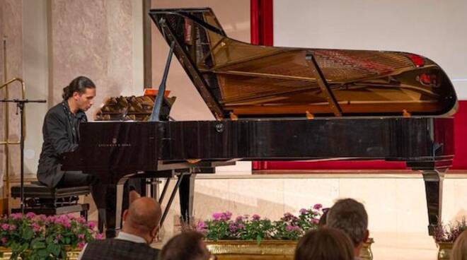 crociata del cantante di Brisighella Raffaello Bellavista: