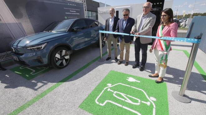 Inaugurata a Ravenna la stazione Powerstop /Lineablù, la colonnina di ricarica ultrafast by Volvo Cars 