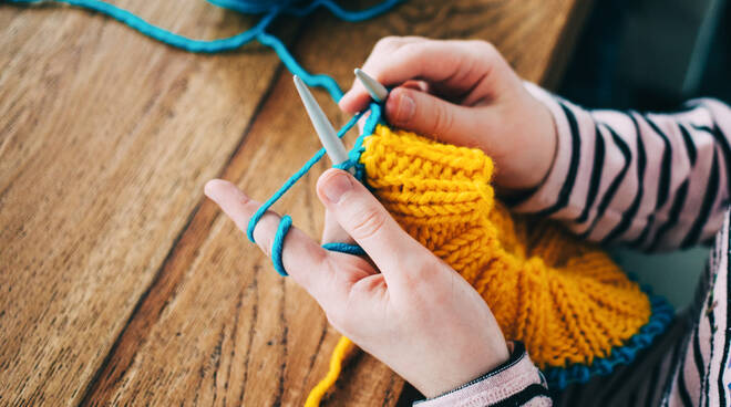 lavoro a maglia knitting sferruzzare