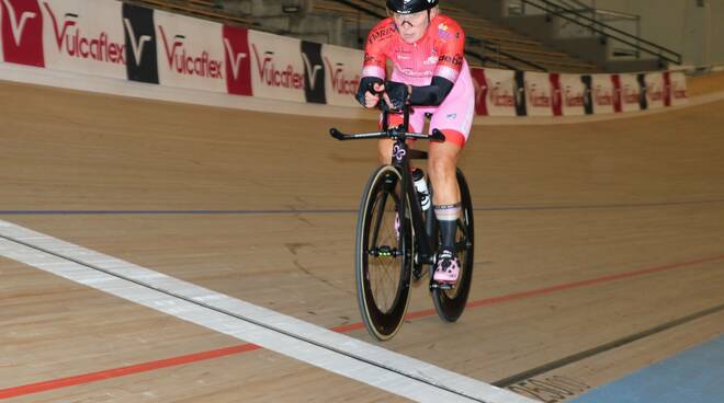 Tre nuovi record del mondo in pista per la ciclista ravennate Anna Mei