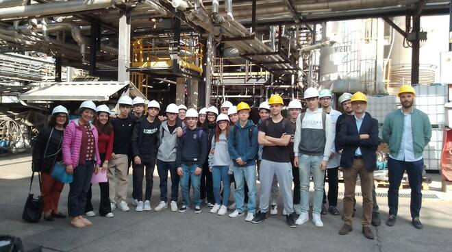 I ragazzi della 4/a Bcm Itis Nullo Baldini in visita allo stabilimento di CFS Europe di Ravenna