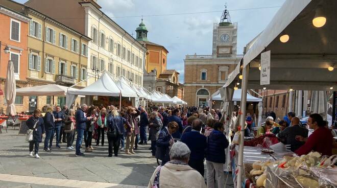 I piaceri della gastronomia a Ravenna: Bell'Italia in Piazza del Popolo e Bella Romagna in Piazza Kennedy