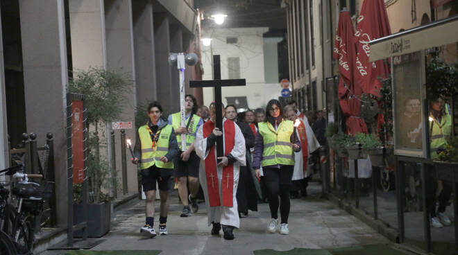 Pasqua. Settimana Santa: in tanti a Ravenna per la tradizionale Via Crucis cittadina