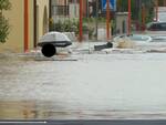 il drammatico video di 3B meteo: Alluvione a Cesena, abitanti a nuoto