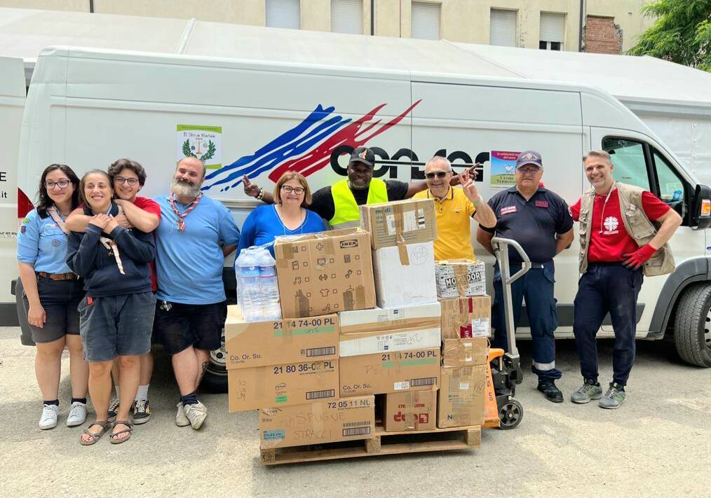 Il furgone della solidarietà della Consulta del Volontariato di Ravenna