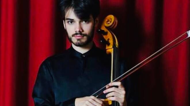 il violoncellista Enrico Mignani