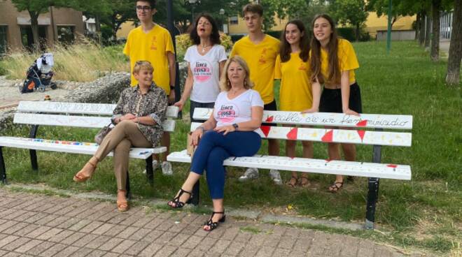 panchine contro la violenza sulle donne - piazza bernini 