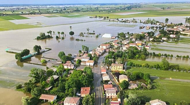 foto aerea di Roncalceci  nei giorni dell'alluvione 