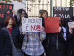 “Uomini in scarpe rosse contro la violenza sulle donne”: in migliaia al corteo in centro a Ravenna