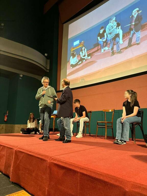 350 studenti accettano la sfida di disconnettersi dalla tecnologia per 48 ore. faenza