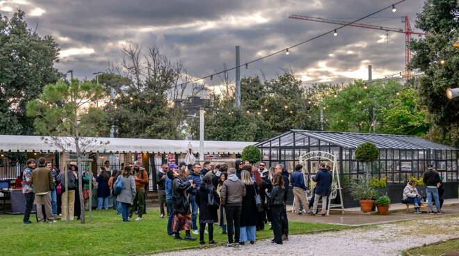 folla a Riccione  per il ponte del 25 aprile