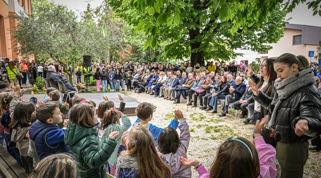 Sant’Agata sul Santerno. All’Asilo Azzaroli oltre 200 persone per festeggiare la riapertura dopo l'alluvione