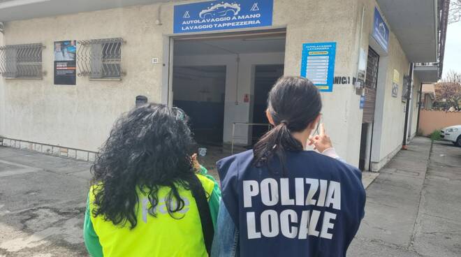 sequestrato autolavaggio a Punta Marina