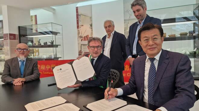 Faenza, sottoscritto accordo di collaborazione tra Associazione italiana Città della Ceramica e Associazione Popolo Cinese Amicizia con l'Estero