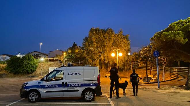 polizia locale riccione cani antidroga
